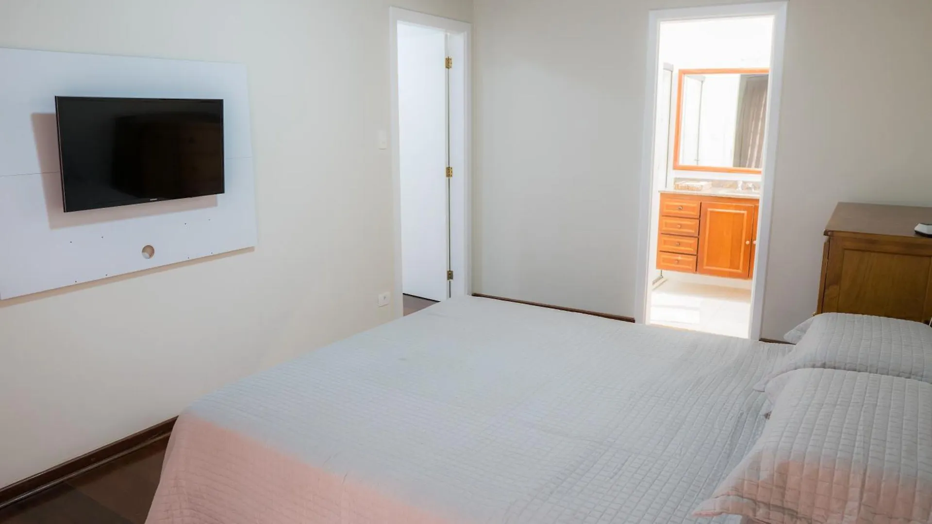 Suite Com Vista contacts